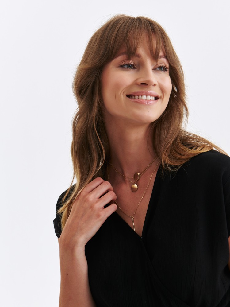 Czarna sukienka z wiązaniem