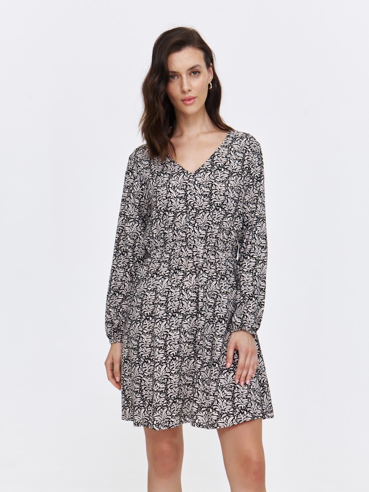 Luźna sukienka z długim rękawem