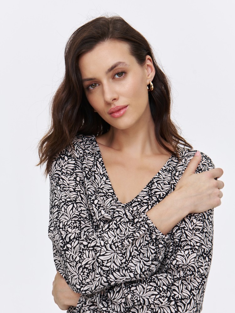 Luźna sukienka z długim rękawem