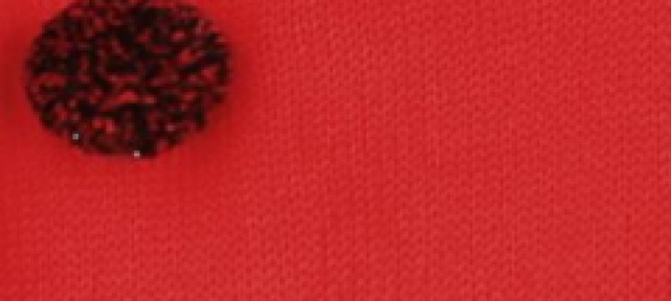 Sweter damski zdobiony pomponami w kontrastowym kolorze