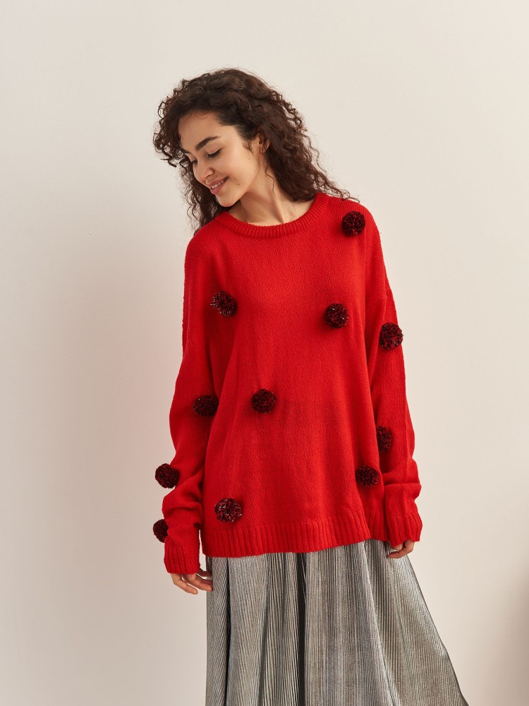 Sweter damski zdobiony pomponami w kontrastowym kolorze