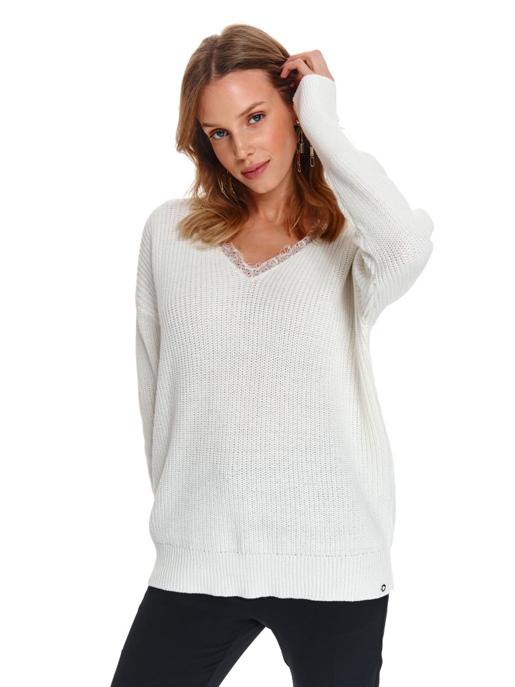 Sweter z koronką przy dekolcie