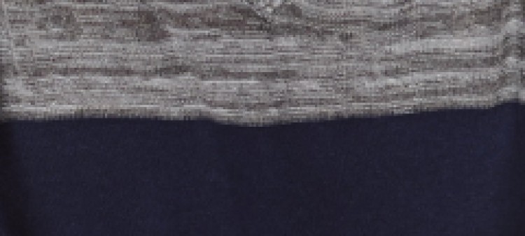 Sweter z dekoltem w serek