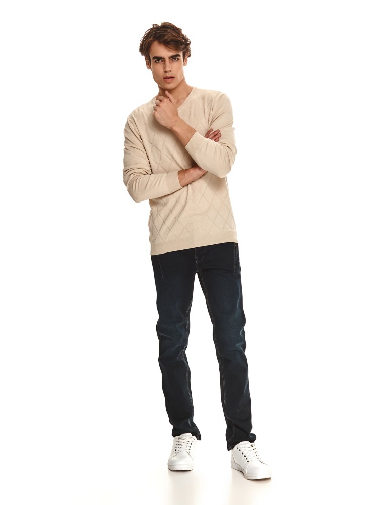 Sweter w żakardowy wzór z miękkiej dzianiny