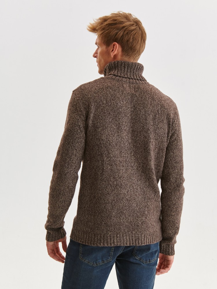 Golf otulający z wyszywanym wzorem