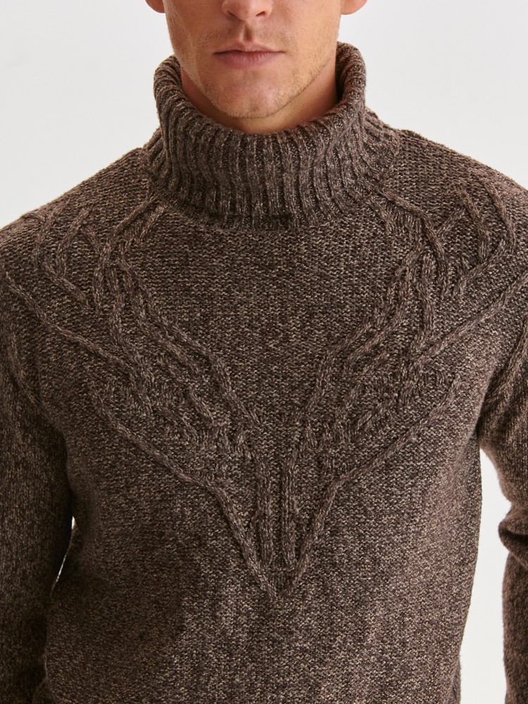 Golf otulający z wyszywanym wzorem