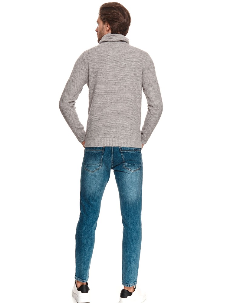 Sweter z luźnym golfem