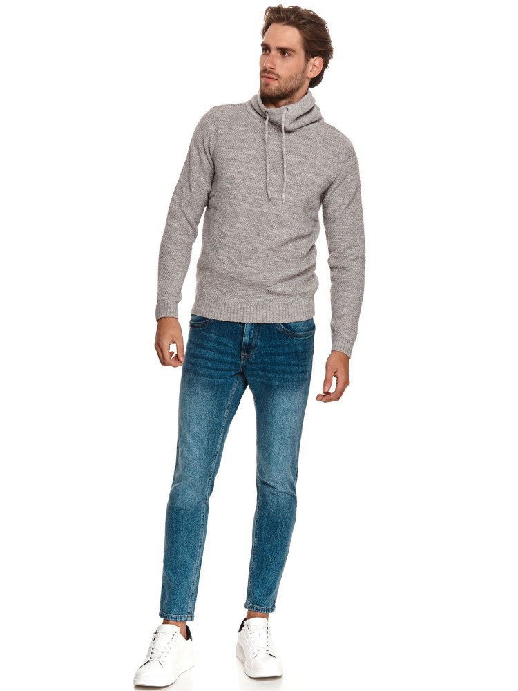 Sweter z luźnym golfem