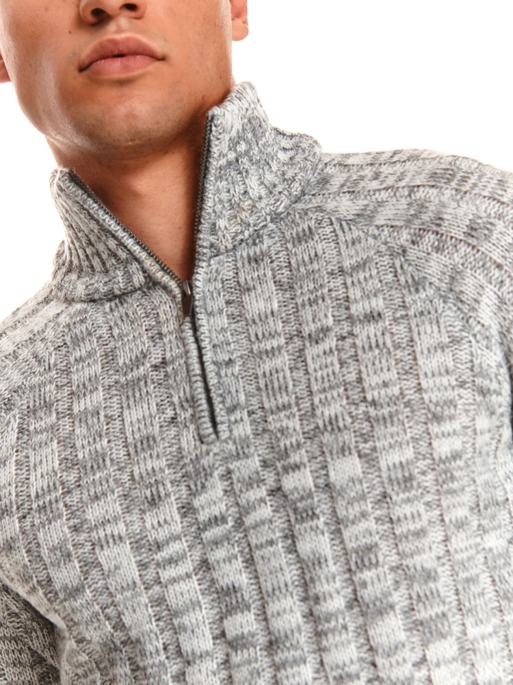 Sweter ze stójką z przeplotami