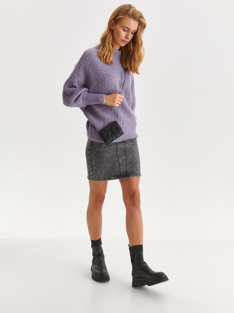 Luźny sweter ze stójką