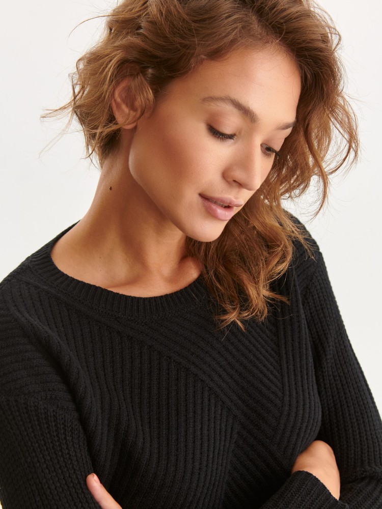 Krótki sweter ze strukturalnej dzianiny Krótki sweter ze strukturalnej dzianiny