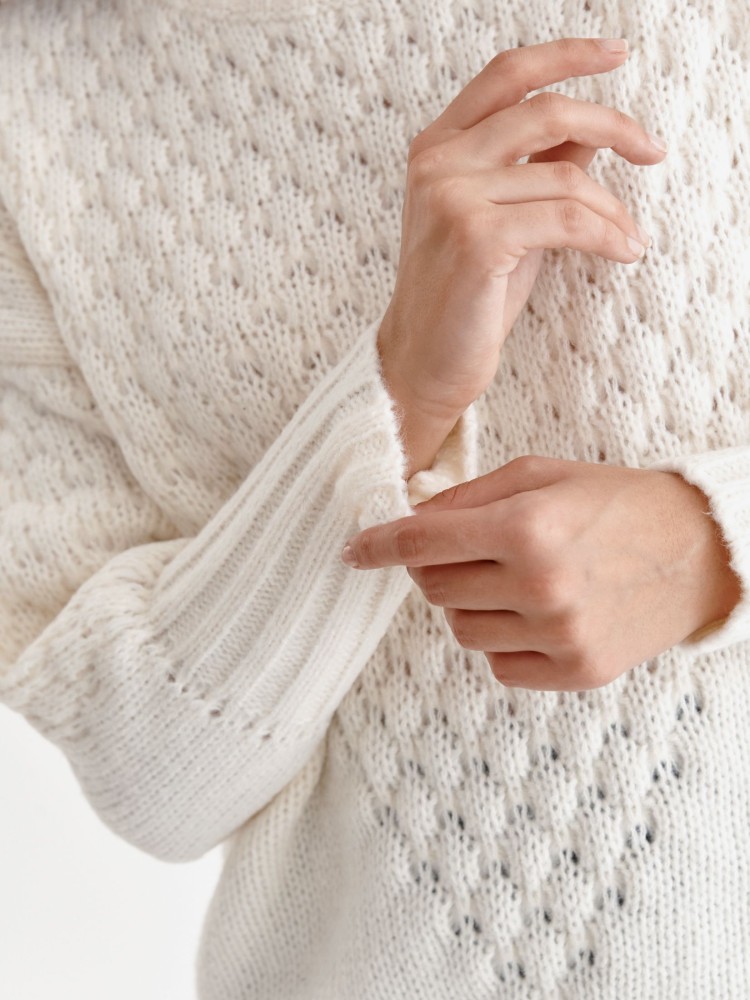 Ciepły sweter z okrągłym dekoltem Ciepły sweter z okrągłym dekoltem