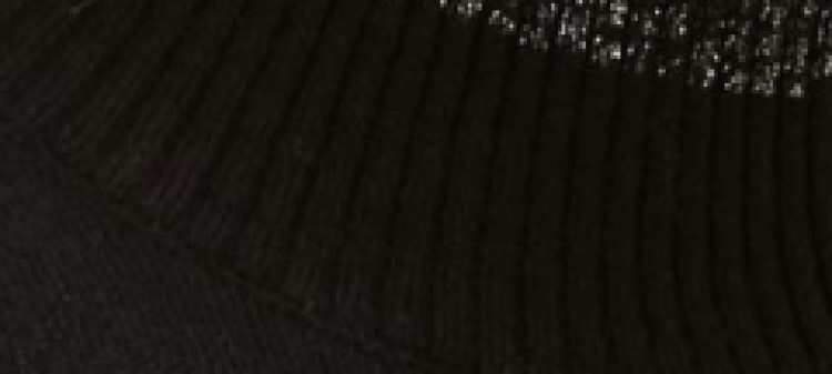 Sweter półgolf z dzianiny zdobionej metalizowaną nicią Sweter półgolf z dzianiny zdobionej metalizowaną nicią