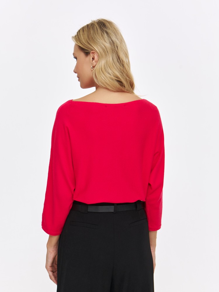 Czerwony sweter z kimonowym rękawem Czerwony sweter z kimonowym rękawem