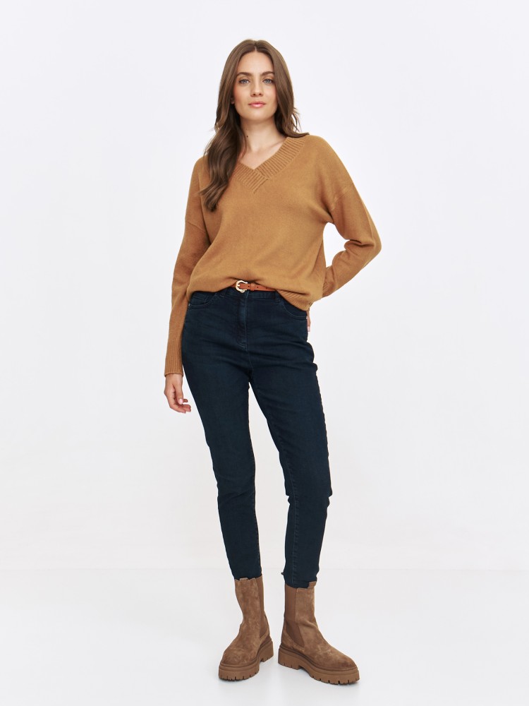 Klasyczny sweter z dekoltem w serek w kolorze camel Klasyczny sweter z dekoltem w serek w kolorze camel