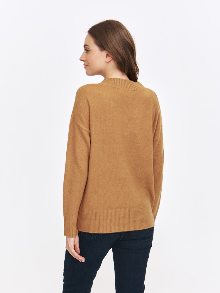 Klasyczny sweter z dekoltem w serek w kolorze camel Klasyczny sweter z dekoltem w serek w kolorze camel
