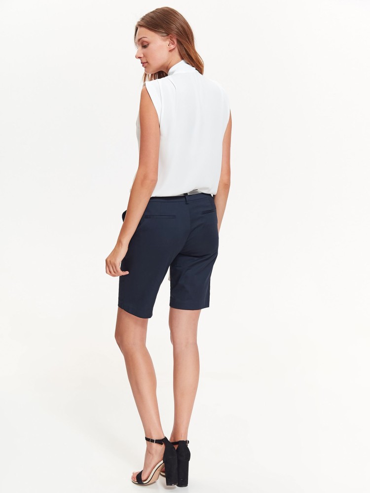 Szorty przed kolano z paskiem