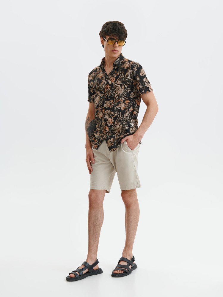 Szorty tkaninowe z paskiem