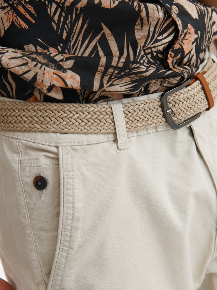 Szorty tkaninowe z paskiem