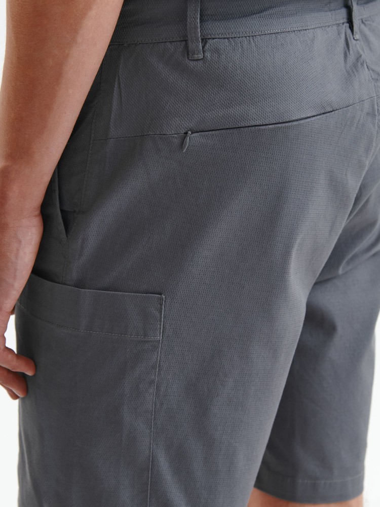 Szorty ze strukturalnej tkaniny z kieszeniami