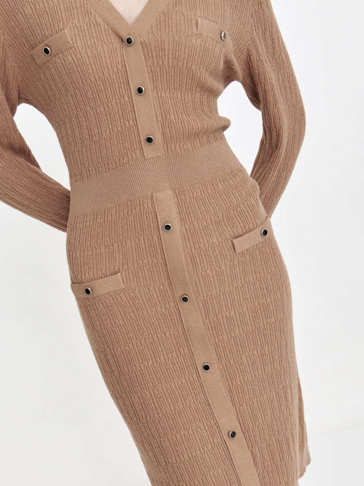 Dzianinowa sukienka midi 