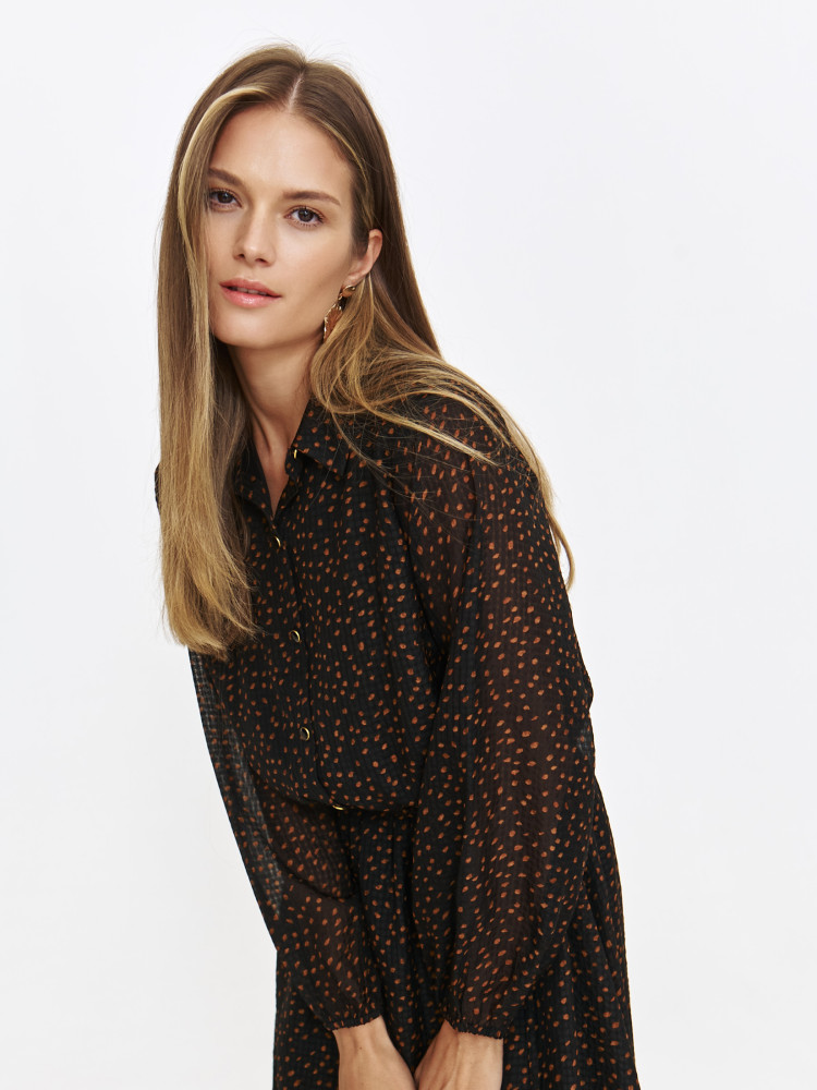 Zwiewna sukienka mini z drobnym wzorem 