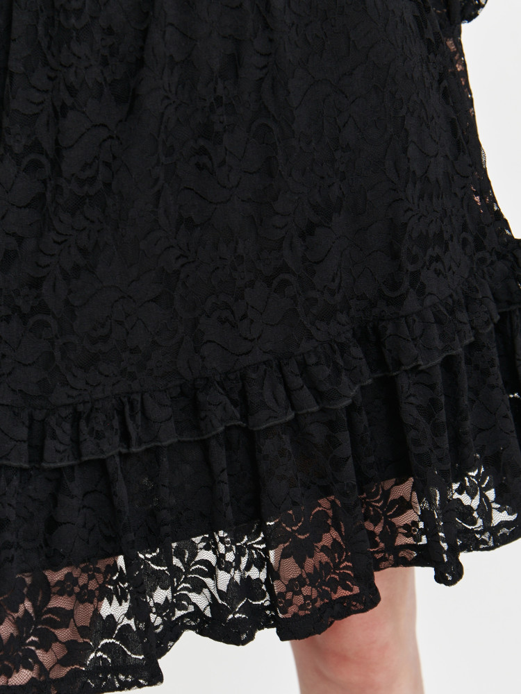 Czarna koronkowa sukienka