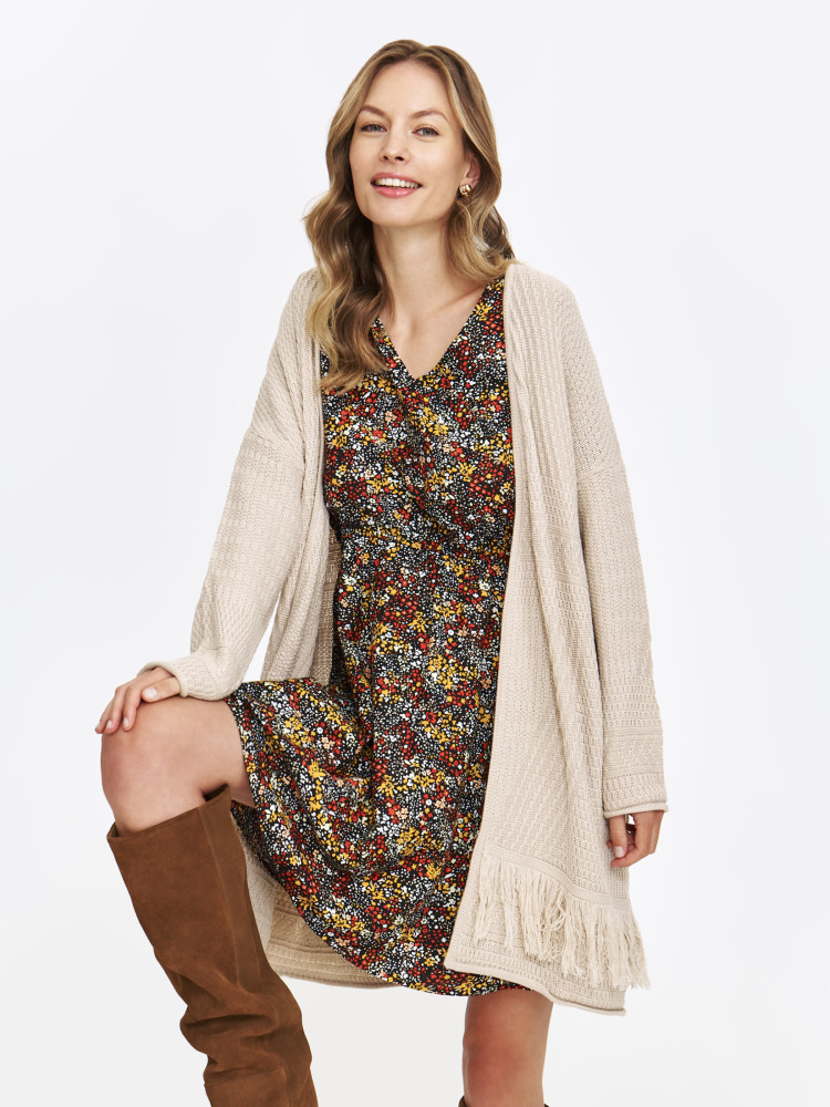 Krótka sukienka w drobny kwiatowy wzór Krótka sukienka w drobny kwiatowy wzór