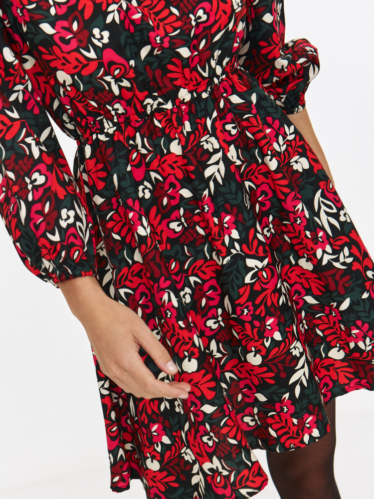 Luźna sukienka z kwiatowy wzór