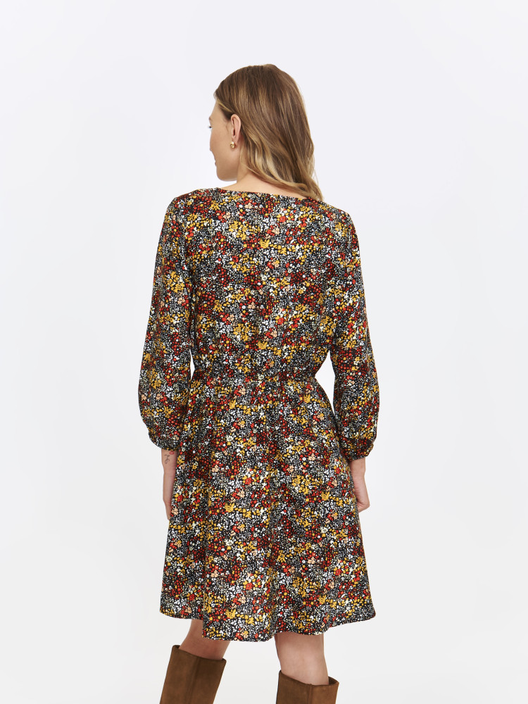 Krótka sukienka w drobny kwiatowy wzór Krótka sukienka w drobny kwiatowy wzór