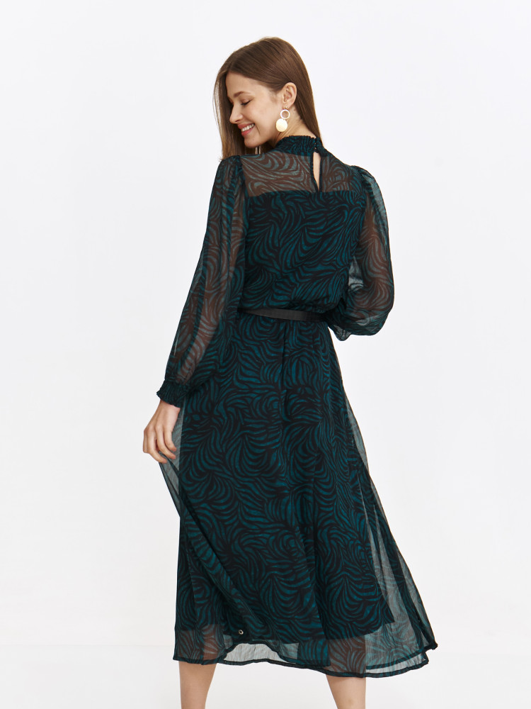 Zwiewna sukienka o prostym kroju  Zwiewna sukienka o prostym kroju