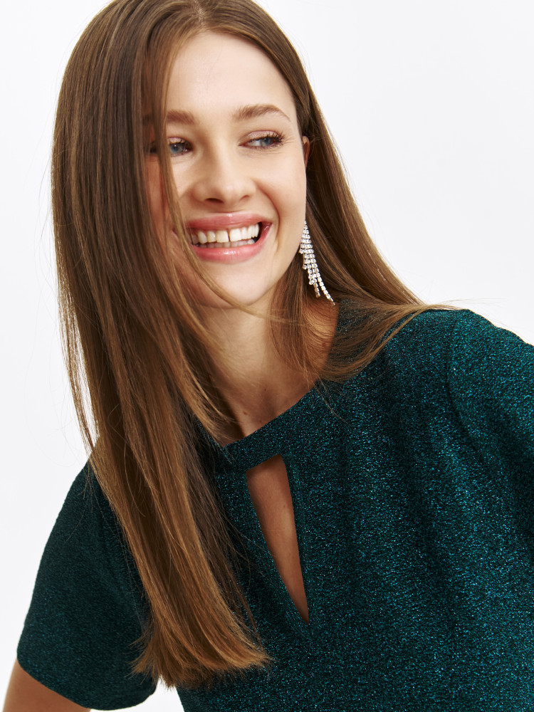 Sukienka z błyszczącej tkaniny 