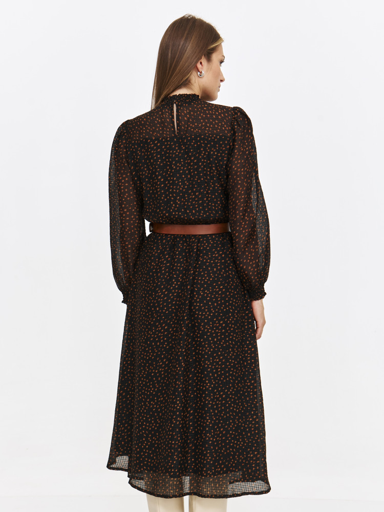 Zwiewna sukienka z drobnym wzorem