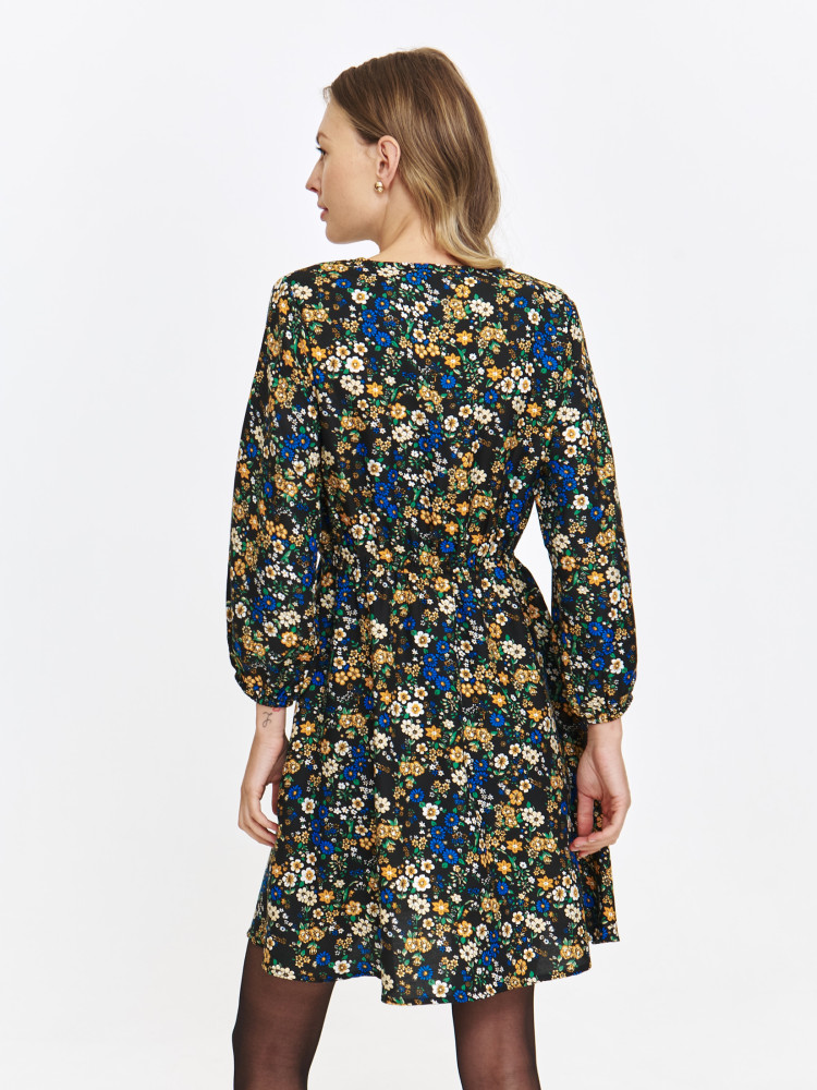 Stylowa sukienka w kwiatowy wzór Stylowa sukienka w kwiatowy wzór