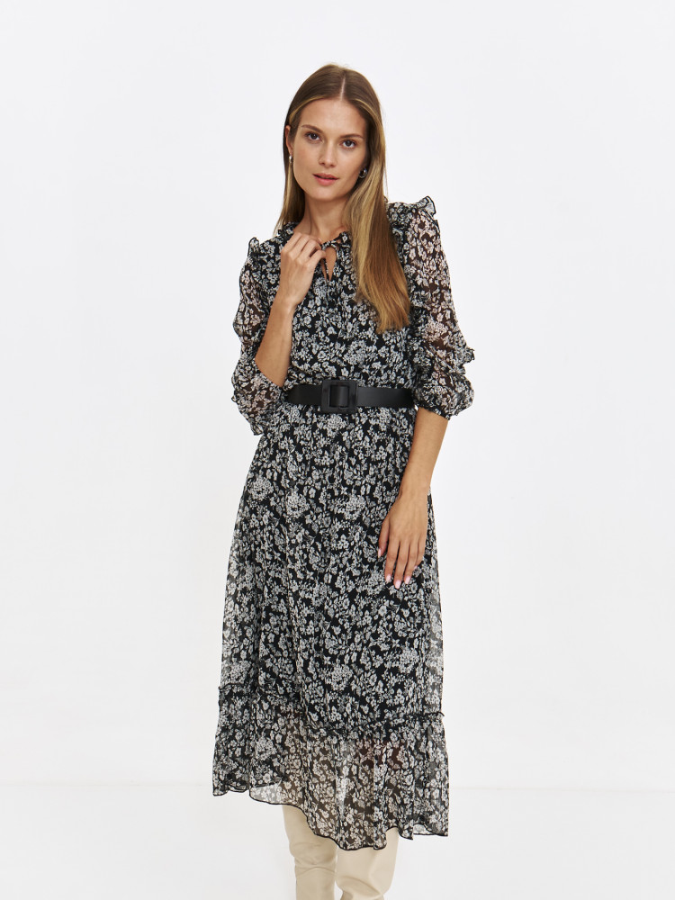 Luźna sukienka w kwiaty z falbanami