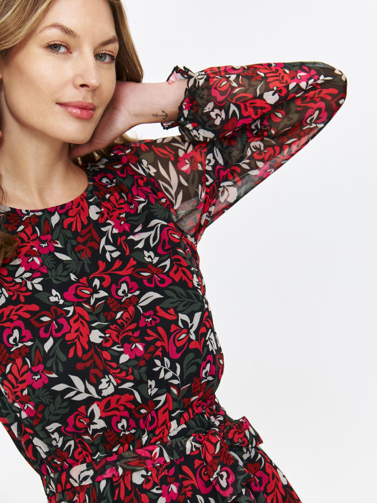 Długa sukienka w wyrazisty wzór Długa sukienka w wyrazisty wzór