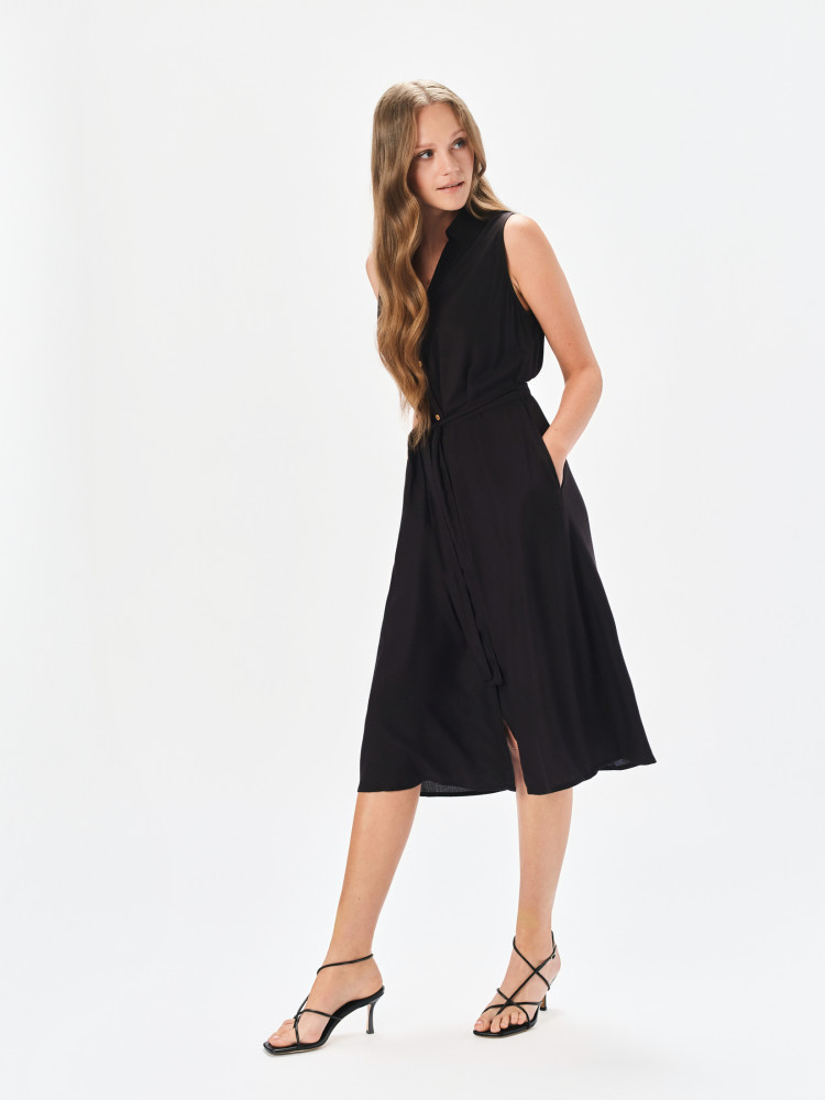 Czarna szmizjerka z tkaninowym paskiem 