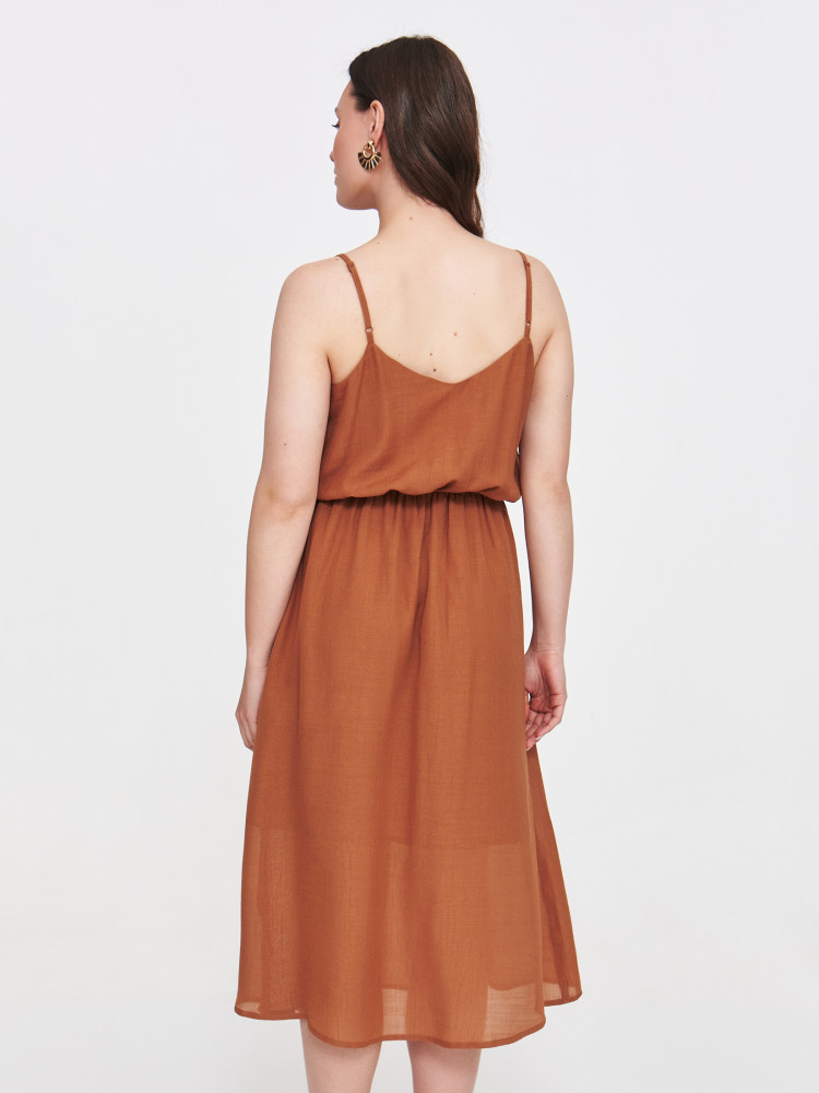 Ciemnobeżowa sukienka na ramiączkach 