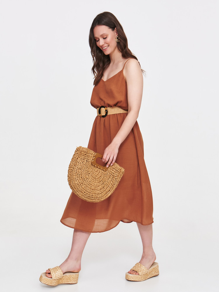 Ciemnobeżowa sukienka na ramiączkach 