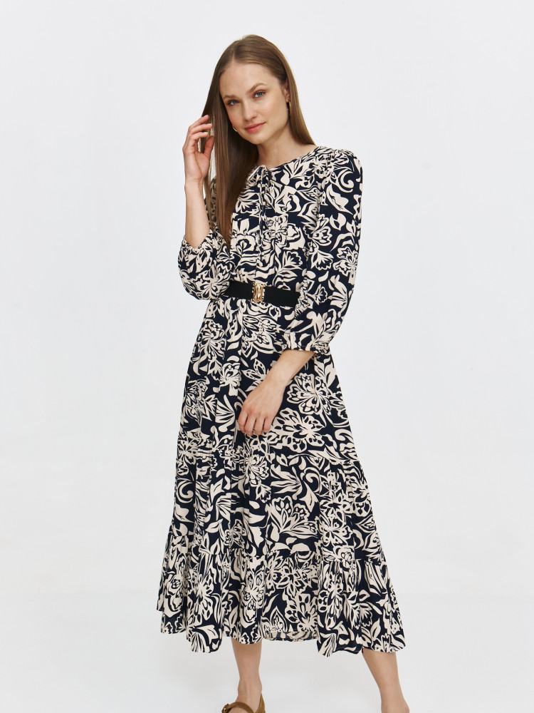 Sukienka z efektownym wzorem