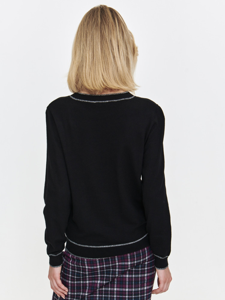 Stylowy sweter ze srebrną nitką  Stylowy sweter ze srebrną nitką