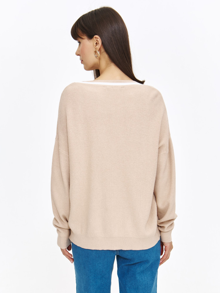 Beżowy sweter z dekoltem w serek Beżowy sweter z dekoltem w serek