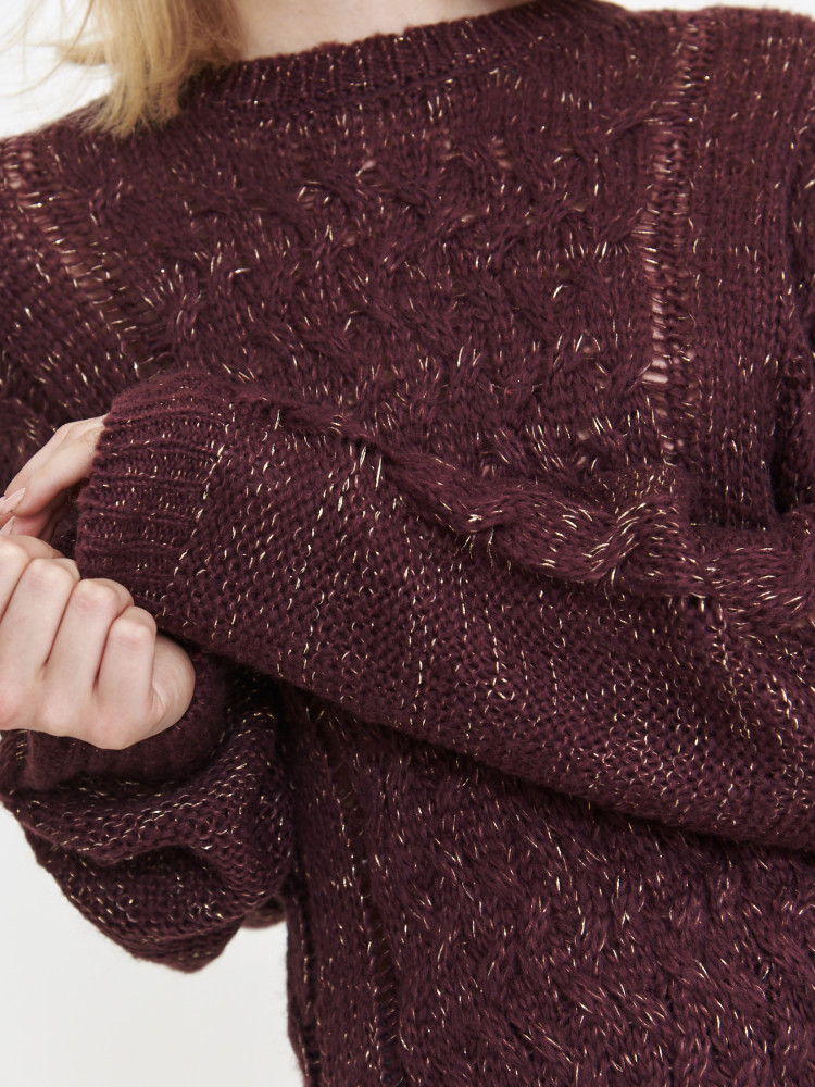 Sweter z lekkimi przetarciami z połyskującą nicią  Sweter z lekkimi przetarciami z połyskującą nicią