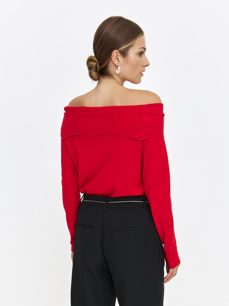 Czerwony sweter damski z odkrytymi ramionami