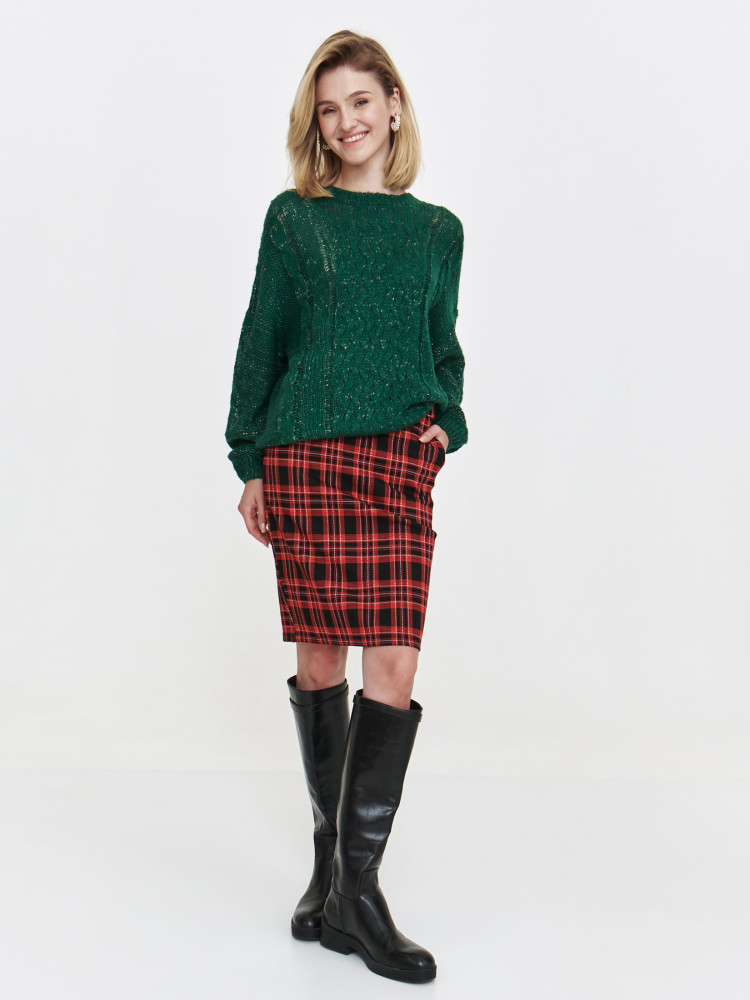 Sweter z połyskującej tkaniny z warkoczowym splotem