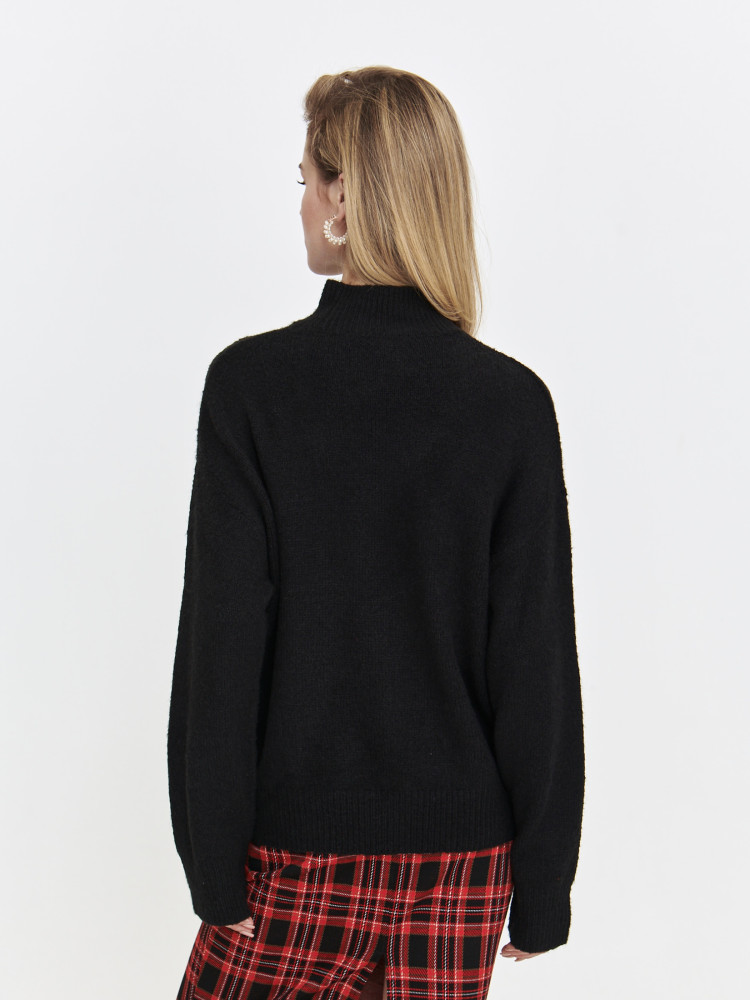 Sweter z golfem z ciepłej dzianiny