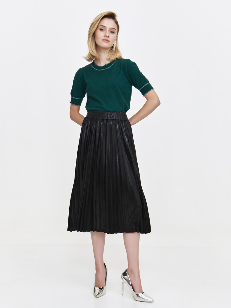 Zielony sweter z krótkim rękawem ze srebrną nicią