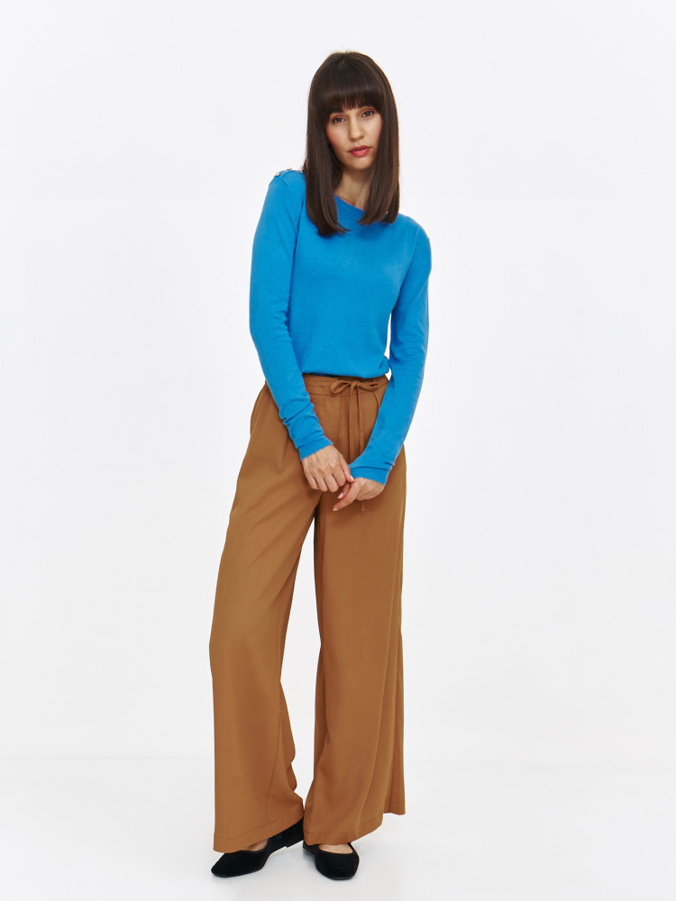 Dopasowany niebieski sweter damski