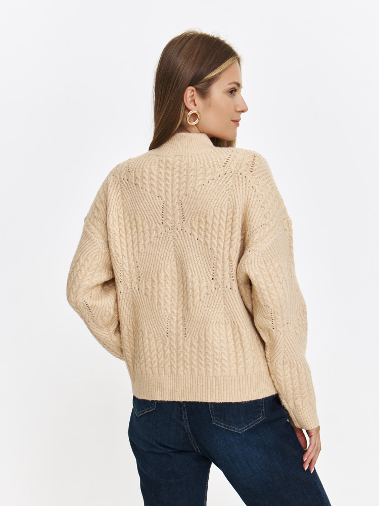 Beżowy sweter z ozdobnym splotem