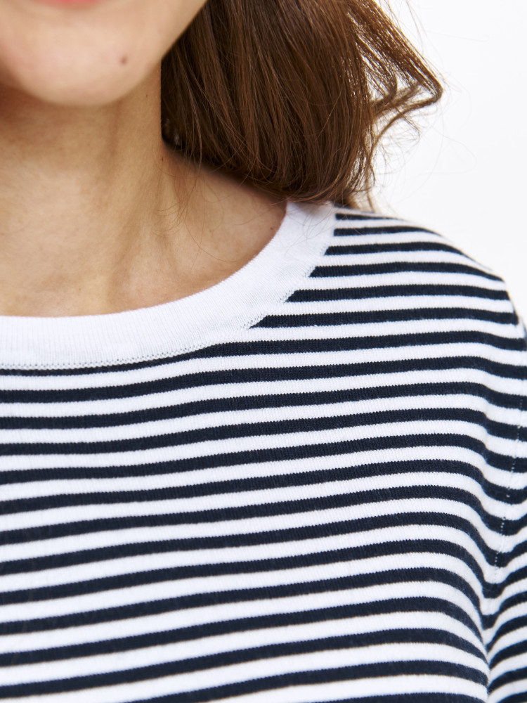 Sweter w biało-czarne paski krótki rękaw